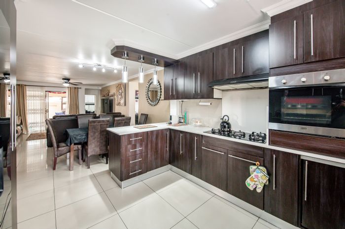 Halfway Gardens Townhouse For Sale: 4 beds, pool, smart home, staff quarters.