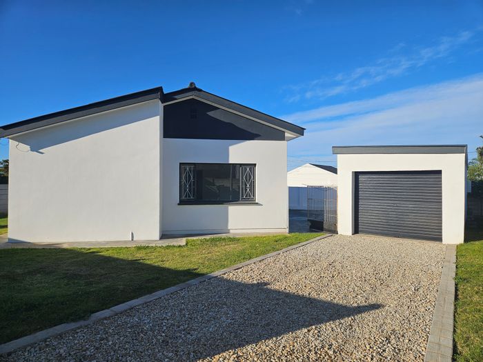 Coastal house in C Place for sale, near beach, schools, and amenities.