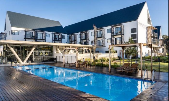To Rent: 1-Bedroom Apartment in Paardevlei with balcony, gym, and pool access.