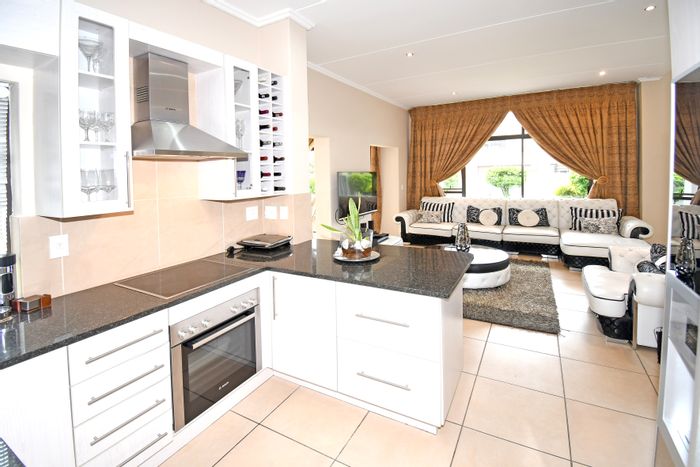 Kyalami Hills House For Sale: 3 Bedrooms, garden, double garage, ideal location.