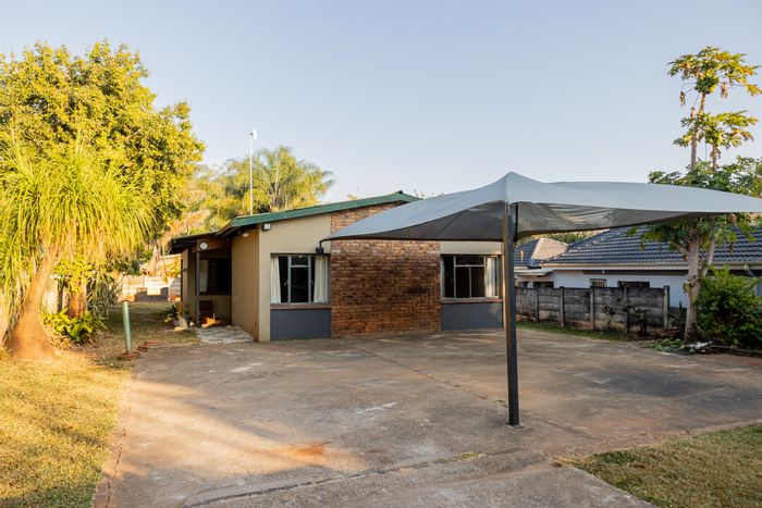 House for Sale in Florapark: 3 Bedrooms, ample parking, low maintenance garden.