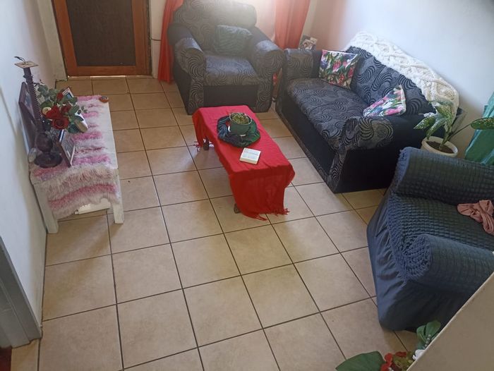 For Sale: House in Mossel Bay Ext 13, 5 beds, 2 baths, dual living potential.