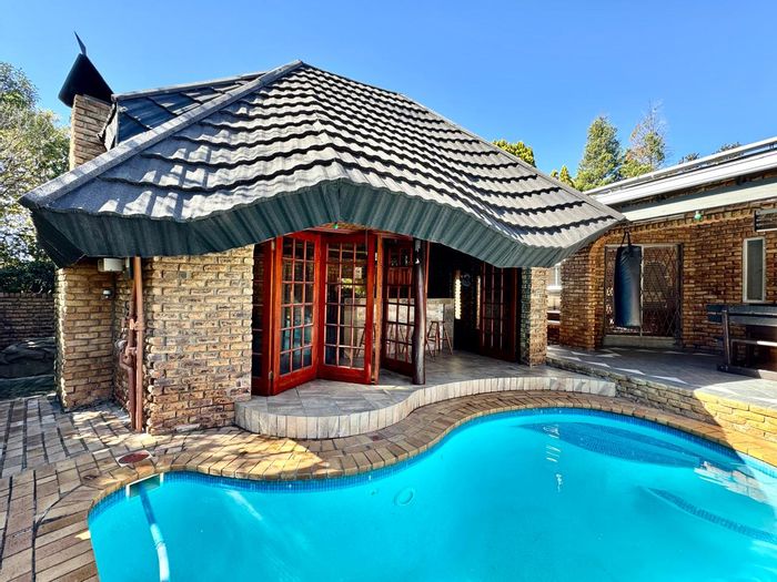 For Sale: House in Suidheuwel with pool, lapa, solar system, and granny flat.