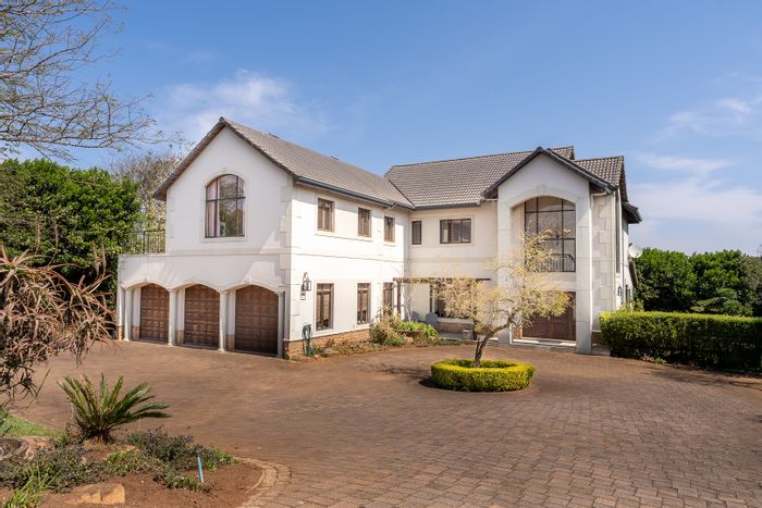 Kirtlington Park House For Sale: Equestrian amenities, spacious living, and private paddock views.