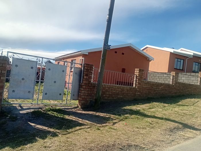 For Sale: 2-bedroom house in Mdantsane, close to schools and shopping.