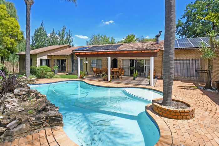 Paulshof House For Sale: Spacious living, heated pool, study, staff accommodation.