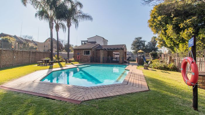 Eden Glen Townhouse For Sale: 3 beds, pool, clubhouse, private patio, secure living.
