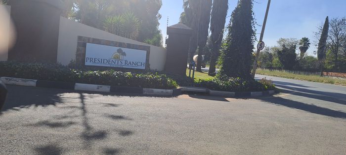 Vacant Land Residential in Presidents Ranch For Sale: 10,000 m², serene location, close amenities.