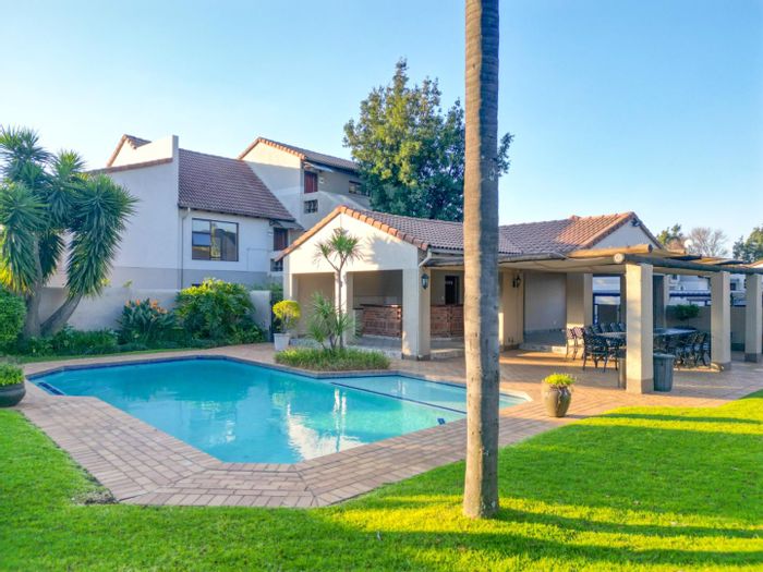 Paulshof Apartment For Sale: 1 bed, pool access, secure complex, great investment.