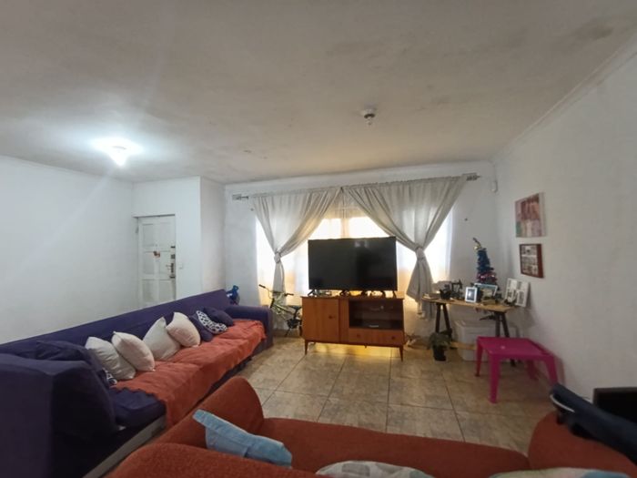 For Sale: House in Sarepta with 3 bedrooms, flatlet, and open living space.