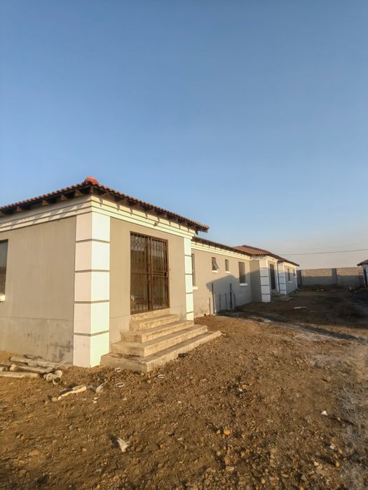 To Rent: 2-Bedroom House in Bethal Central with en-suite, carport, and gas stove.