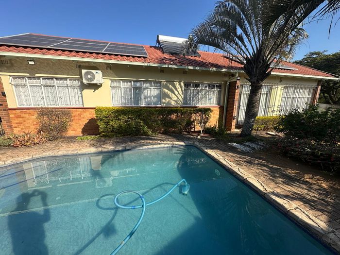 Nelspruit Ext 4 House For Sale: 3 beds, 2.5 baths, large development potential.