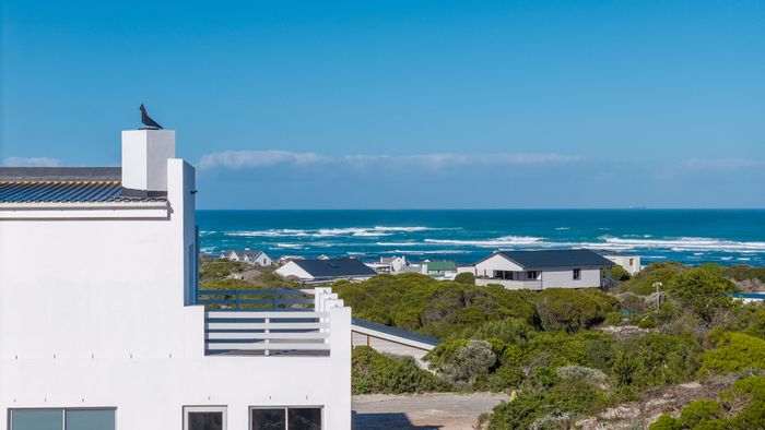For Sale: House in Suiderstrand Central with sea views, 2 bedrooms, and garage.