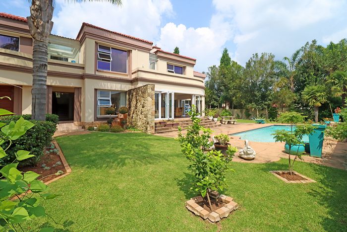 Kyalami Estates House For Sale: 5 bedrooms, pool, lift, solar panels, basketball court.