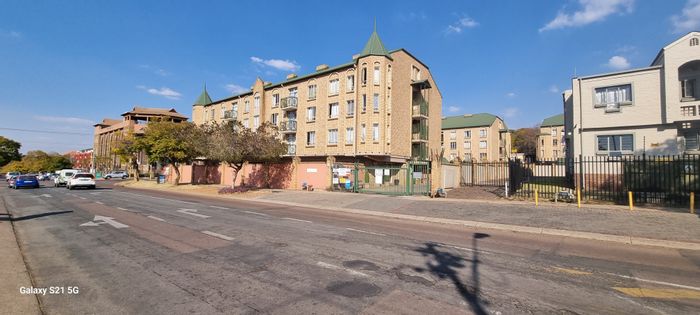 Hatfield Flat For Sale: 2 Bedrooms, close to University, ideal for investors.
