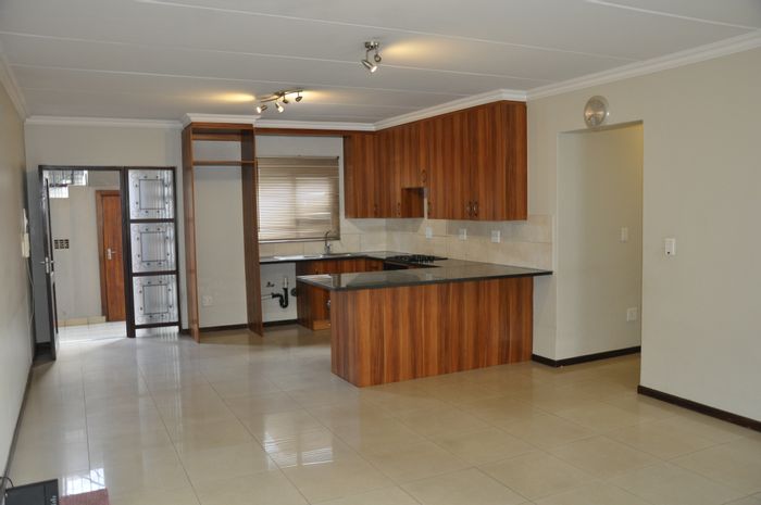 3-Bedroom Apartment in Barbeque Downs with private garden and braai area To Rent.