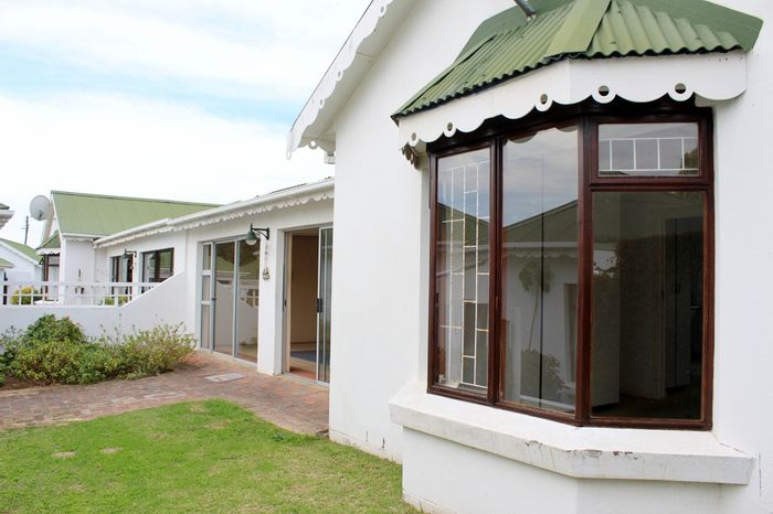House for Sale in West Bank: 2 bedrooms, garage, private courtyard, retirement community.