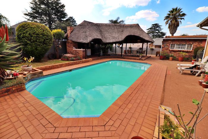 Edendale House For Sale: 3 bedrooms, pool, flatlet, spacious garden, dual entrances.