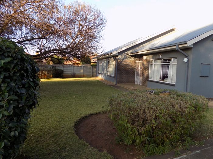 For Sale: House in Ventersdorp Central with 3 bedrooms, garage, and large stand.