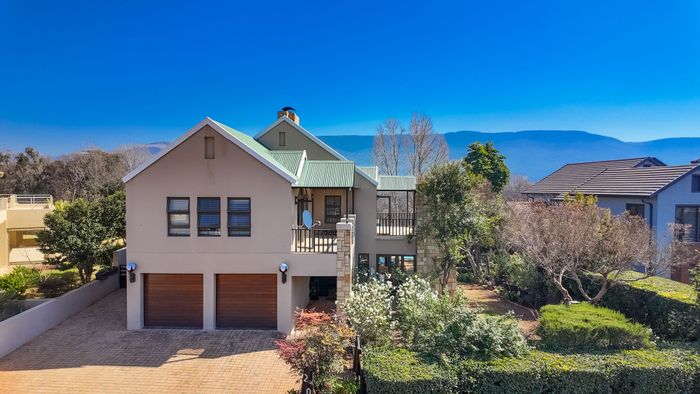 For Sale: House in The Coves with pool, loft, and private jetty access.