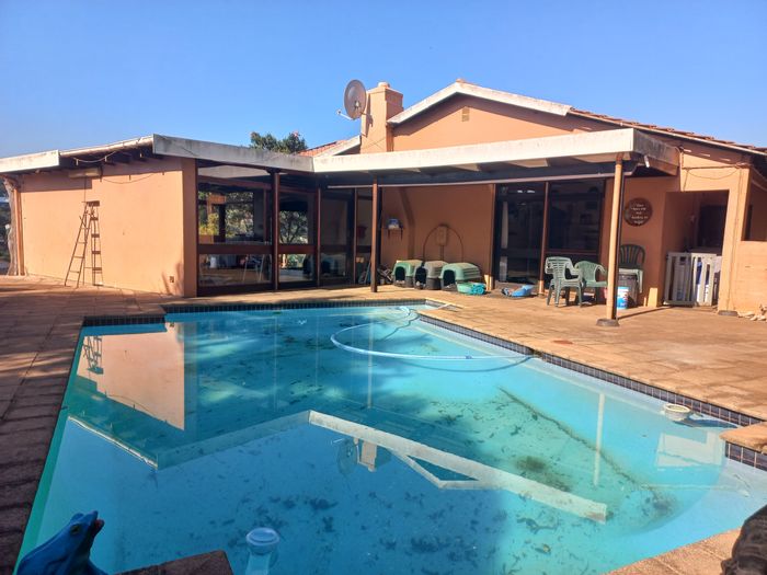 Spacious house with flatlets, pool, and expansive yard in Amanzimtoti For Sale.