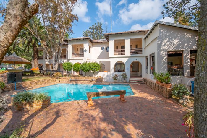 For Sale: Bryanston House with 6 bedrooms, restaurant, and development rights.