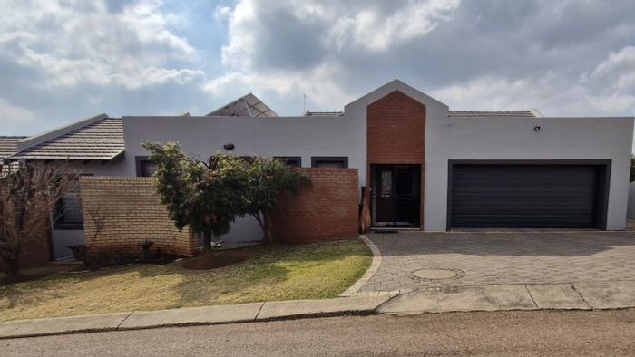 Eldoraigne House For Sale: 4 beds, solar power, gated estate, pet-friendly garden.