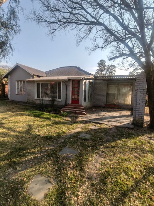 For Sale: House in New Bethal East, 2 beds, 1 bath, large 1478 m² lot.