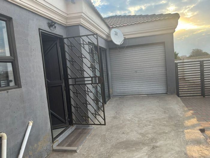 House for Sale in Vanderbijlpark CE7: 3 Bedrooms, spacious living, secure parking.