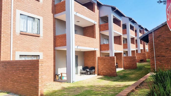 Sagewood Townhouse For Sale: 2 beds, auction starting R699,000, covered parking.