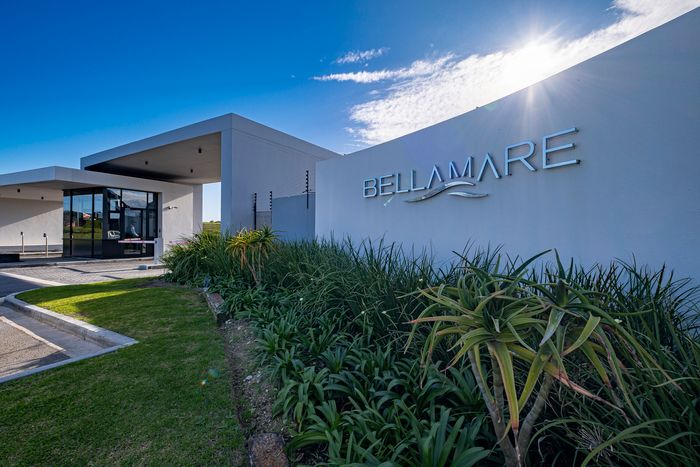 For Sale: Apartment in Summerstrand with 2 beds, pool, gym, and beach access.