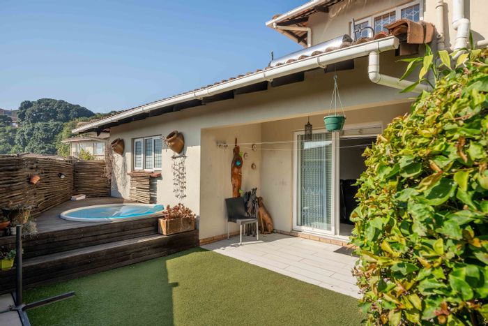 Amanzimtoti Townhouse For Sale: 3 beds, granny flat, pool, pet-friendly garden.