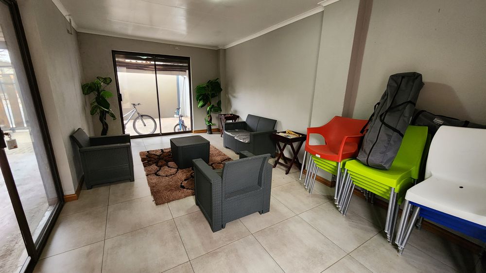 Additional room next to garage