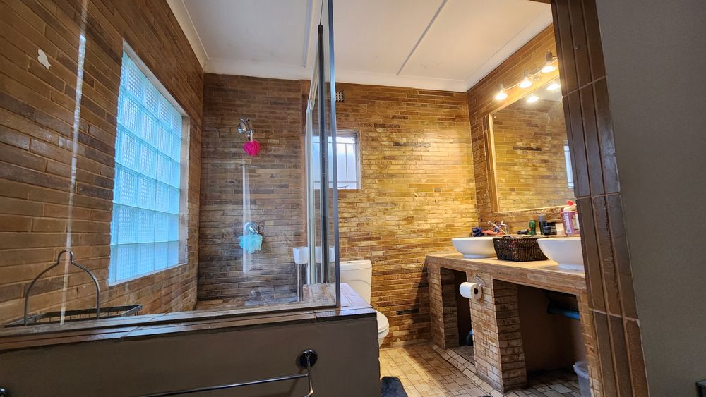 En-suite for second bedroom