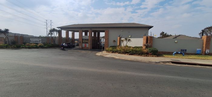 For Sale: 2-Bedroom Apartment in Noordwyk with Garden and Covered Parking.