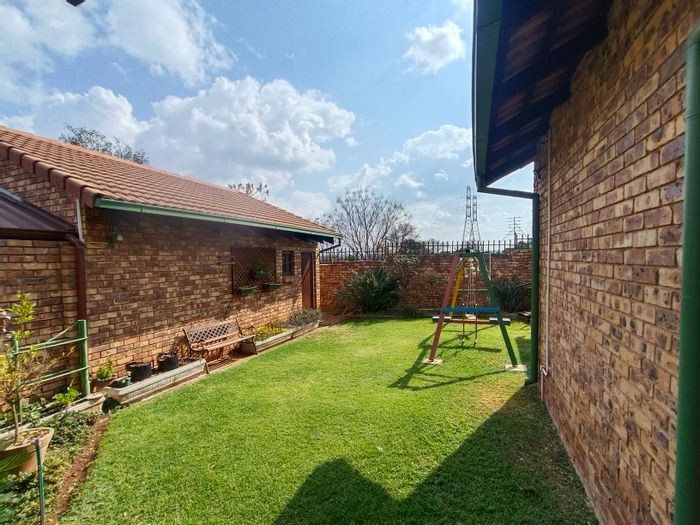 Clubview House For Sale: 3 Bedrooms, study, outdoor space, secure community amenities.