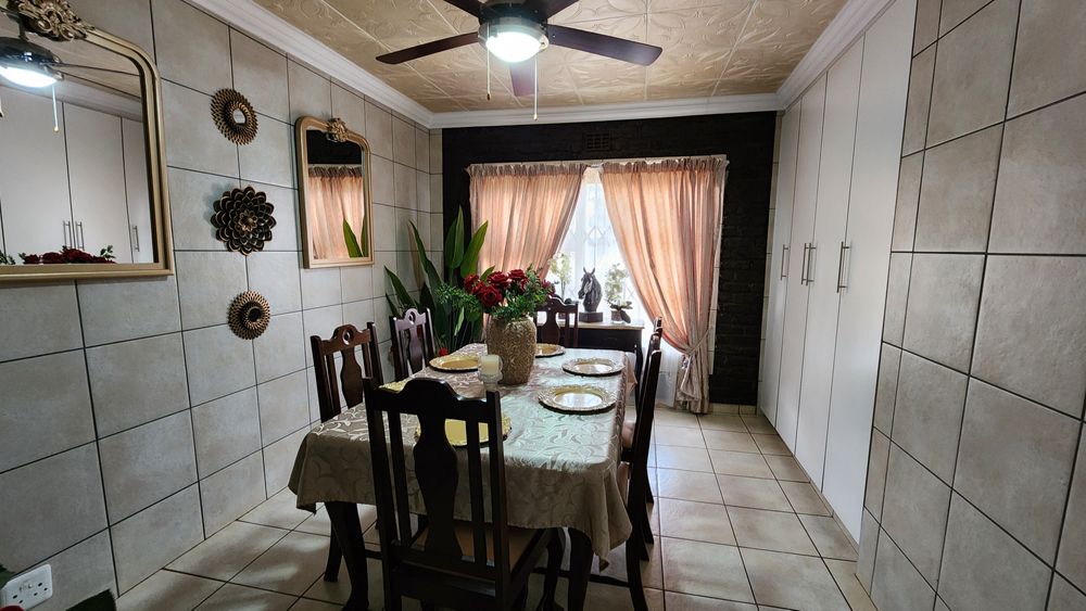 Third bedroom / Dining room