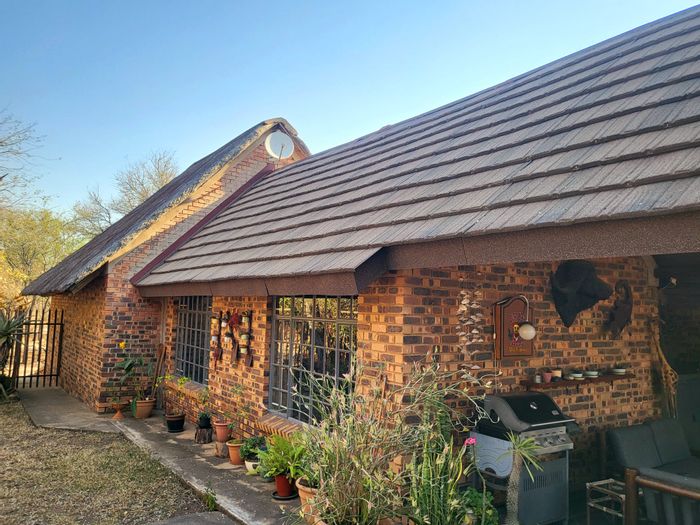 House for Sale in Marloth Park Central: 3 beds, splash pool, fire pit, garage.