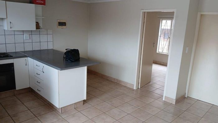 Sunnyside Apartment For Sale: 2.5 bedrooms, balcony, secure building, high rental demand.