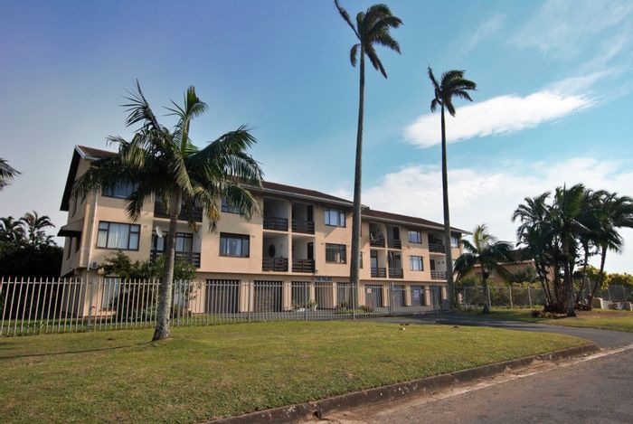 2-Bedroom Flat in Scottburgh Central For Sale with Sea Views and Garage.