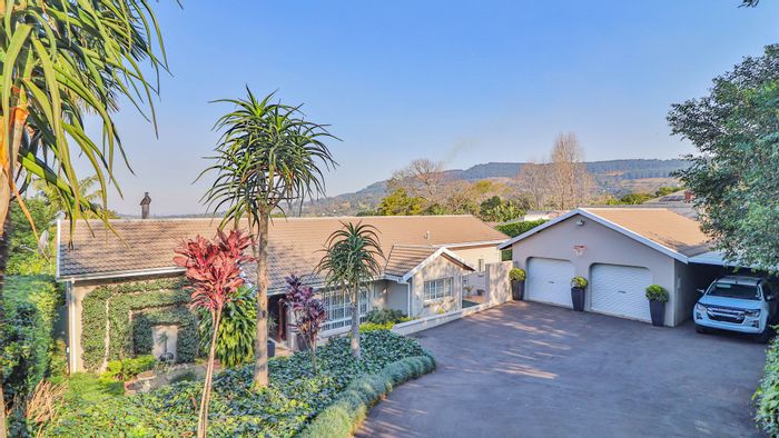 For Sale: House in Ferncliffe with 4 bedrooms, pool, and entertainment area.