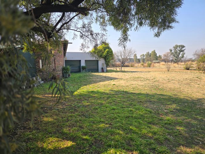 2.14 ha Small Holding For Sale in Theoville: 3 beds, entertainment area, farming potential.