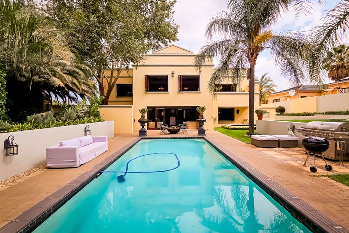 Kyalami Estates House For Sale: Entertainer's dream with pool, golf green, guest suite.
