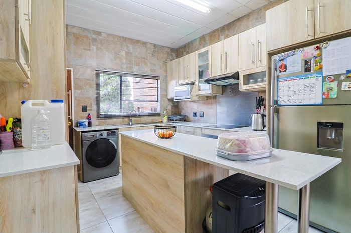 For Sale: Cluster in Liefde En Vrede with garden, pool, and 24-hour security.