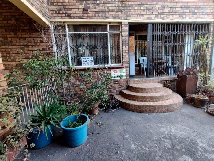 For Sale: Apartment in Vanderbijlpark CW 3 with 2 bedrooms, secure complex, close to amenities.