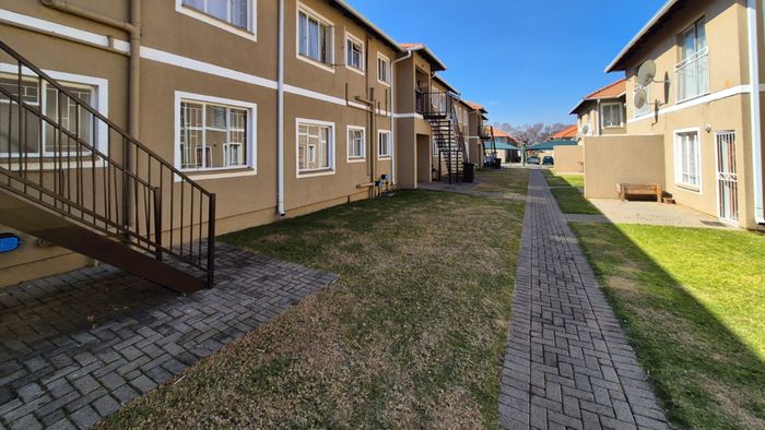 For Sale: Townhouse in Comet with pool, braai area, and secure parking.