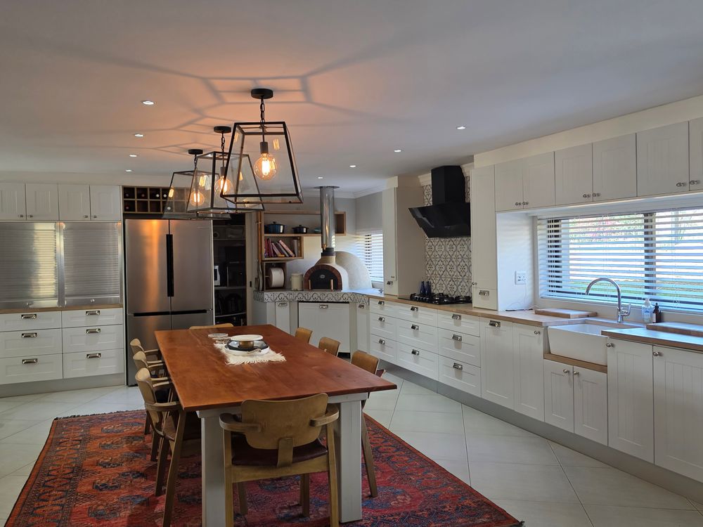 Beautifully appointed kitchen