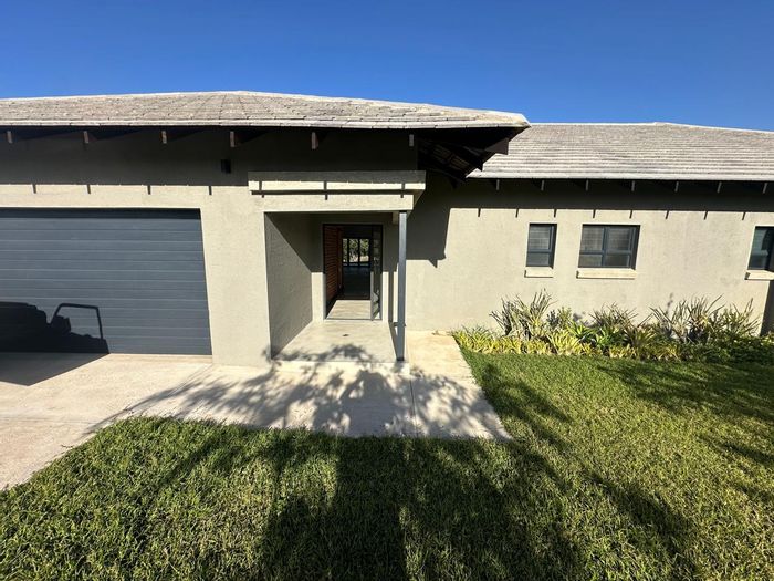 For Sale: House in The Edge with pool, expansive garden, and customizable finishes.