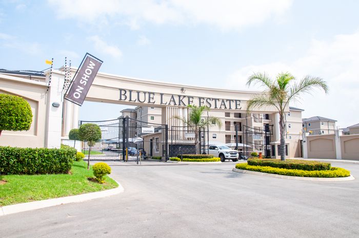 Blue Hills Apartment To Rent: Garden unit, clubhouse, pool, and secure parking.