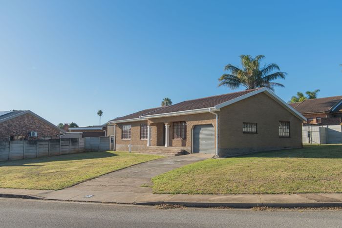 For Sale: House in Strelitzia Park with 3 bedrooms, garage, and spacious corner lot.